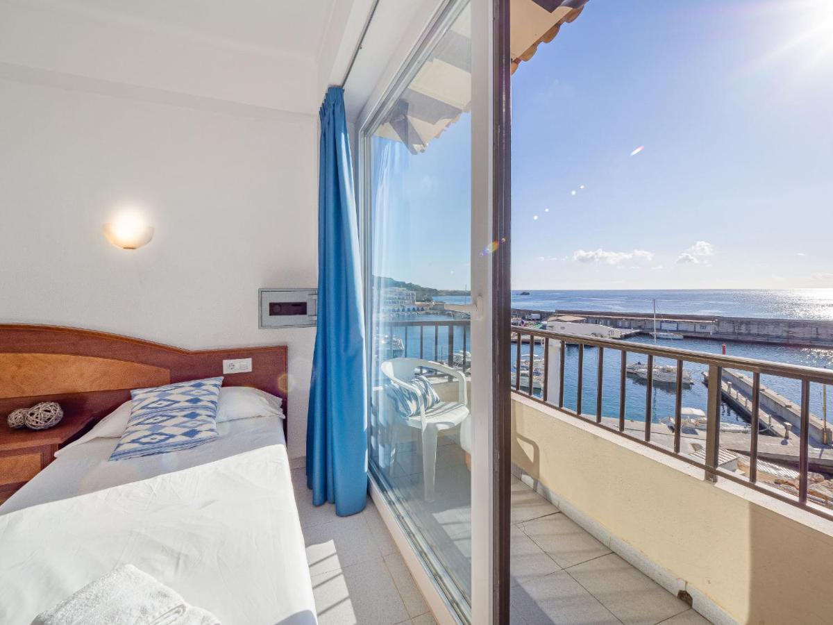 Hostal Port Corona Кала Ратхада Екстериор снимка