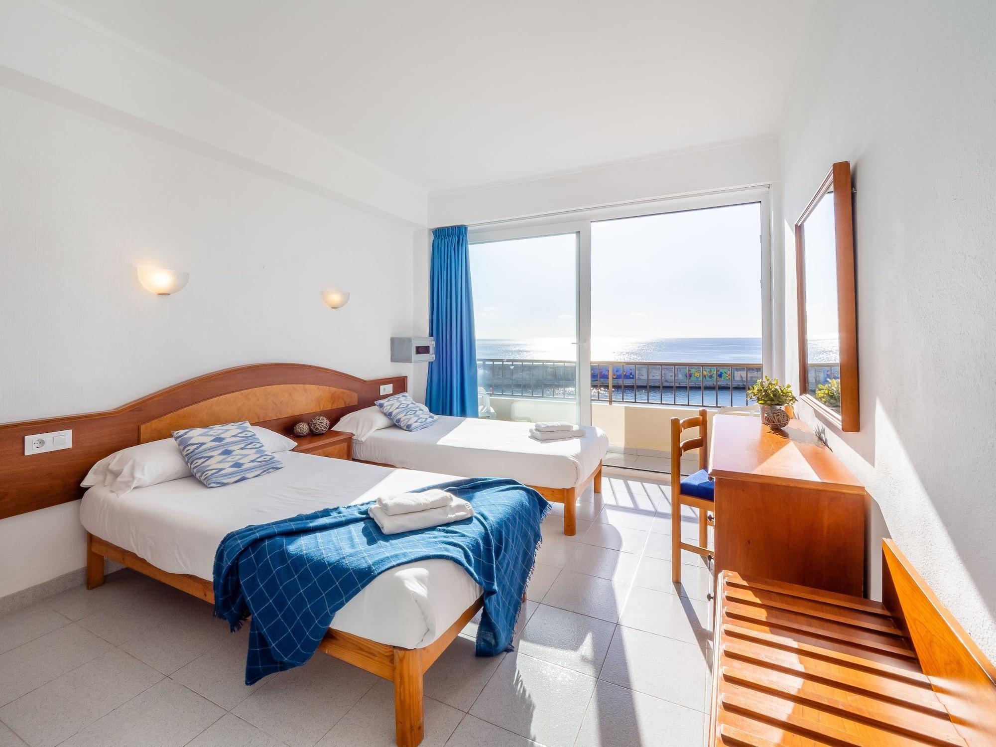 Hostal Port Corona Кала Ратхада Екстериор снимка