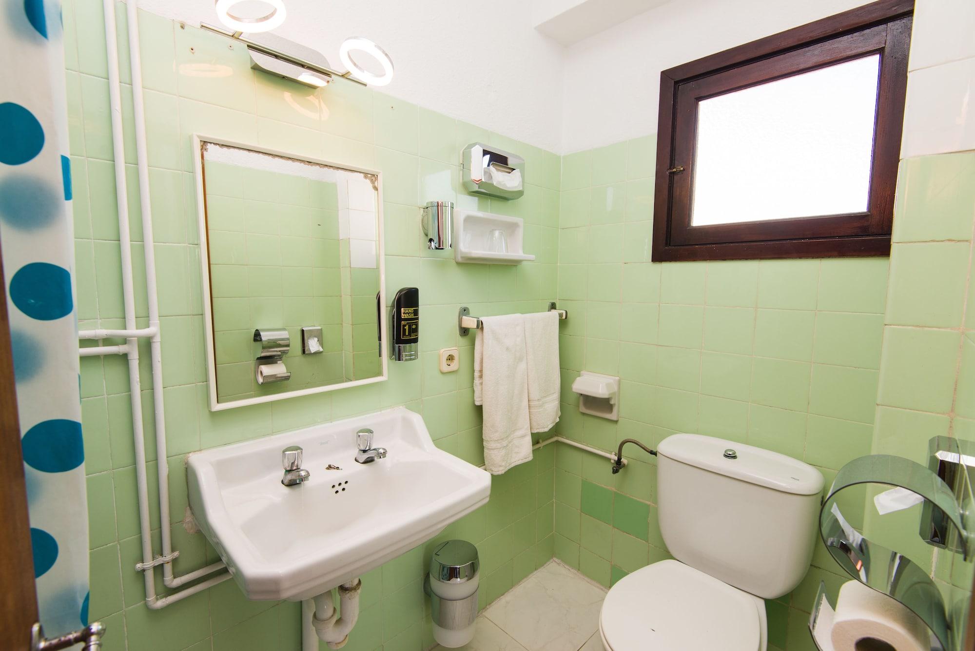 Hostal Port Corona Кала Ратхада Екстериор снимка