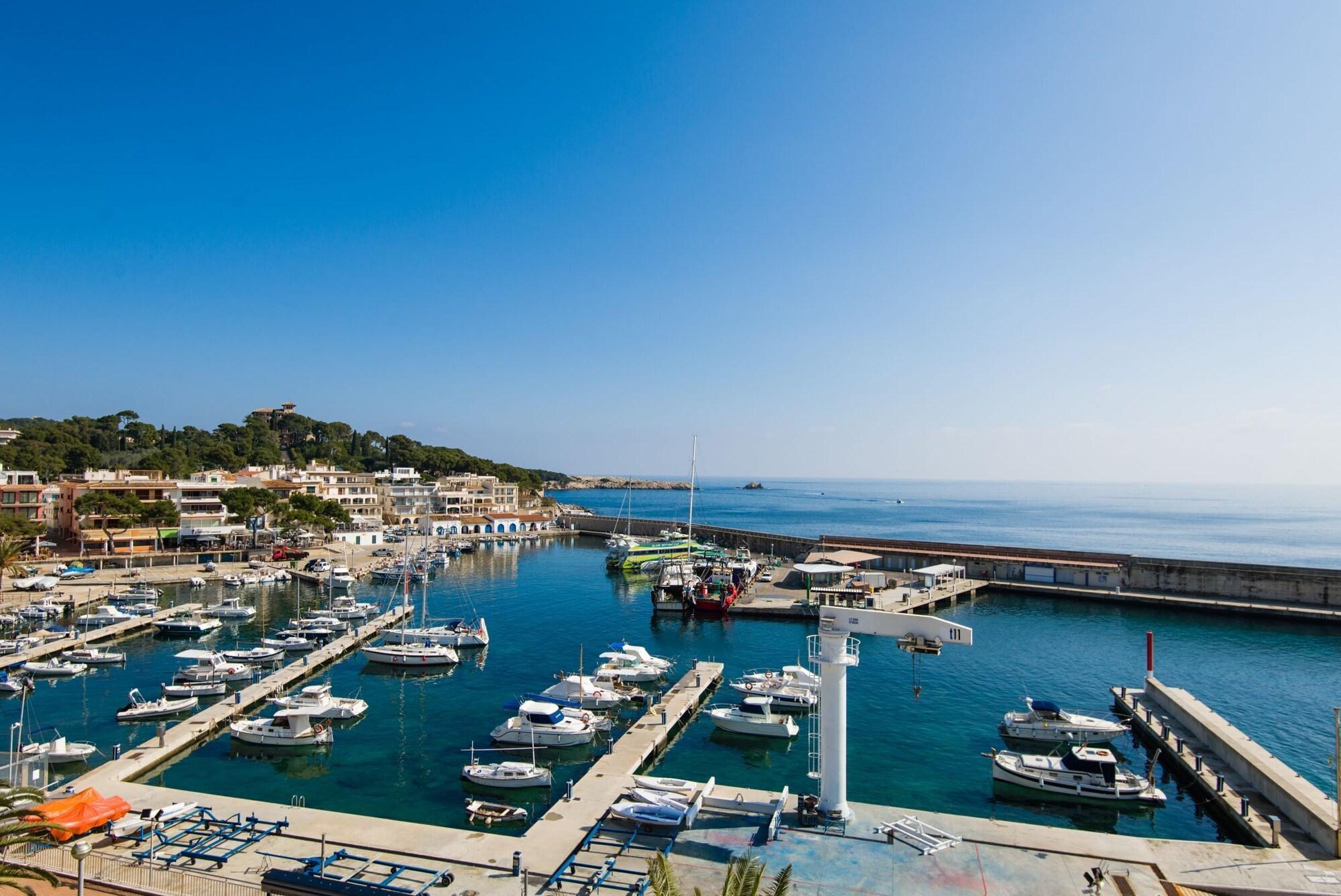 Hostal Port Corona Кала Ратхада Екстериор снимка
