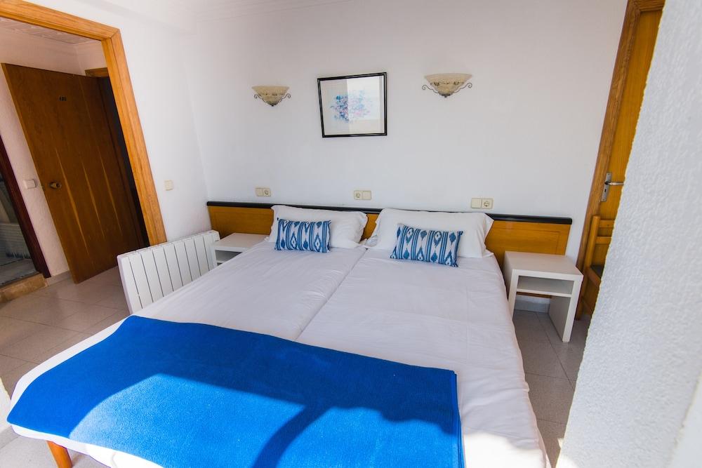 Hostal Port Corona Кала Ратхада Екстериор снимка