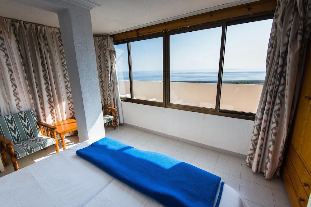 Hostal Port Corona Кала Ратхада Екстериор снимка