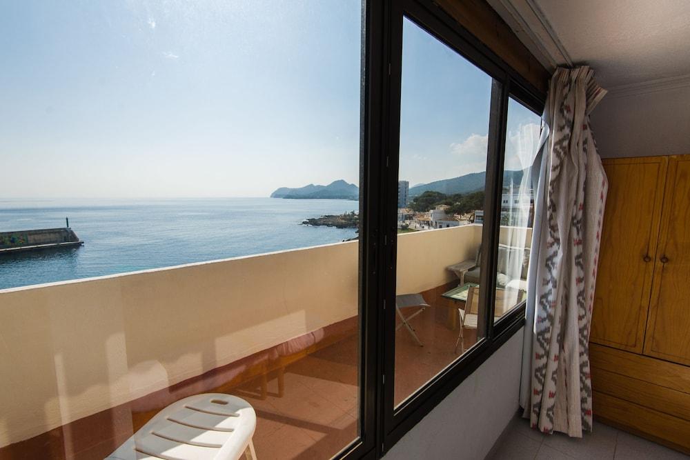 Hostal Port Corona Кала Ратхада Екстериор снимка