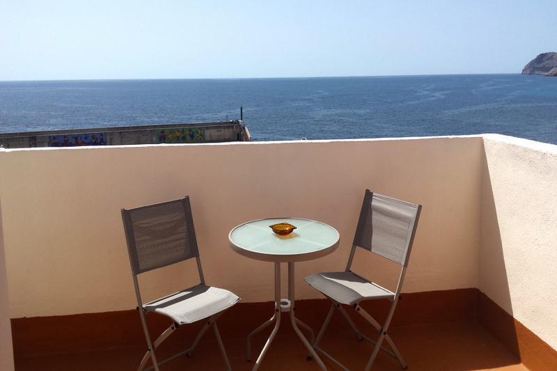 Hostal Port Corona Кала Ратхада Екстериор снимка