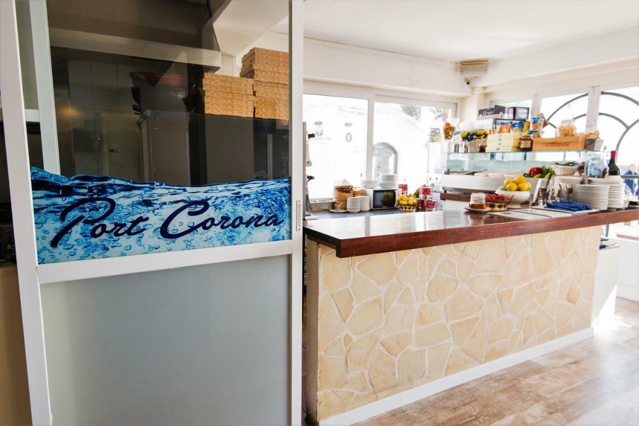 Hostal Port Corona Кала Ратхада Екстериор снимка