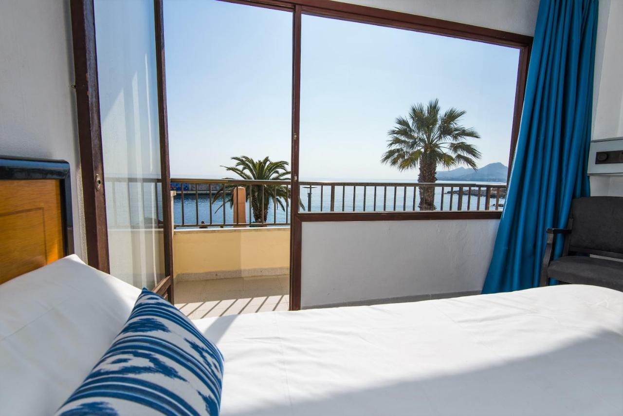 Hostal Port Corona Кала Ратхада Екстериор снимка